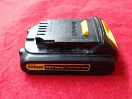 Dewalt Dcb107 20v Max* 1.5ah Compact Battery
