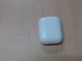 Apple A1602 2nd Generation Airpods W/ Charging Case